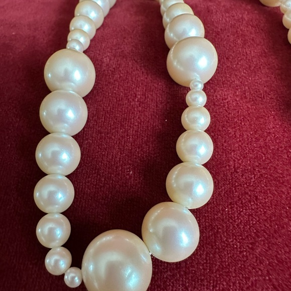Vintage Monet Classic White Pearl Necklace - Picture 3 of 4